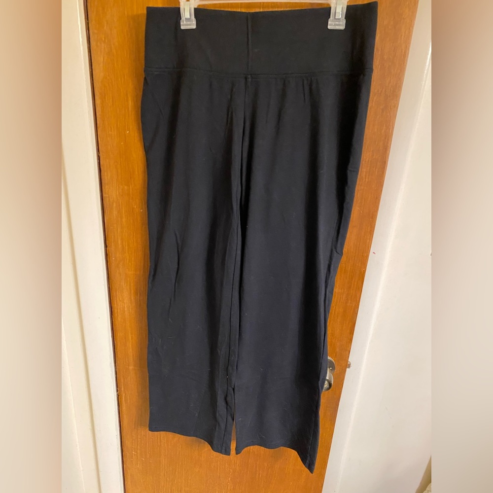 LIVI Ladies Size 14/16 black activewear pants, gently used condition